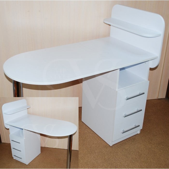 Manicure table with one shelf for varnishes