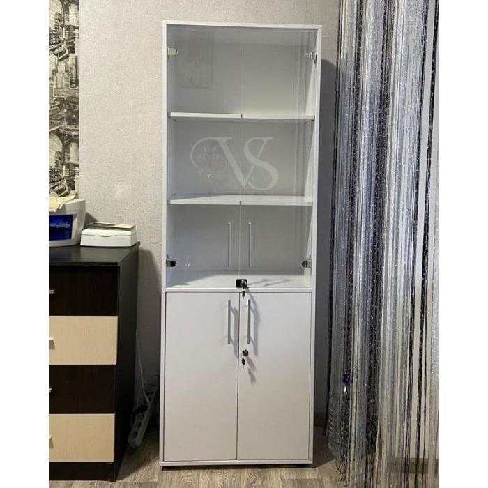 Display cabinet with glass