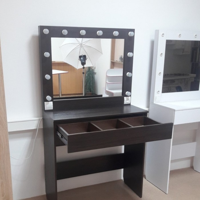 Make-up table, illuminated make-up mirror